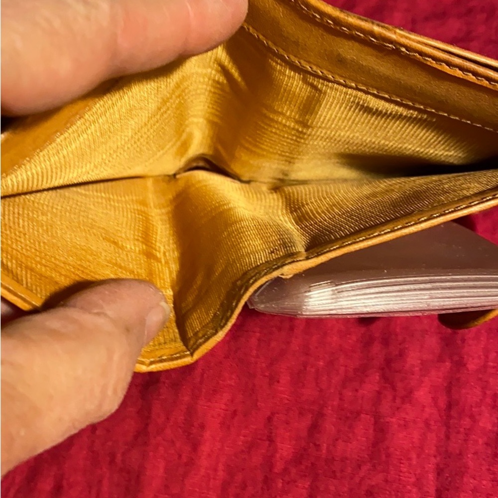 Woman’s Wallet - Picture 5 of 7